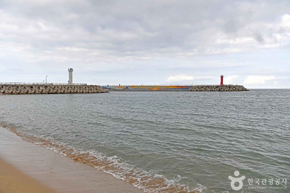 Пляж Конхёнчжин 1-ри (공현진1리해변)