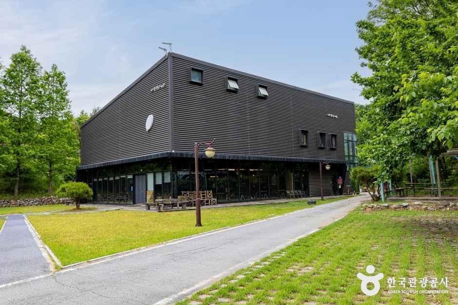 리트리빈 - 충청북도 청주시 흥덕구 청정로 14 관광 명소