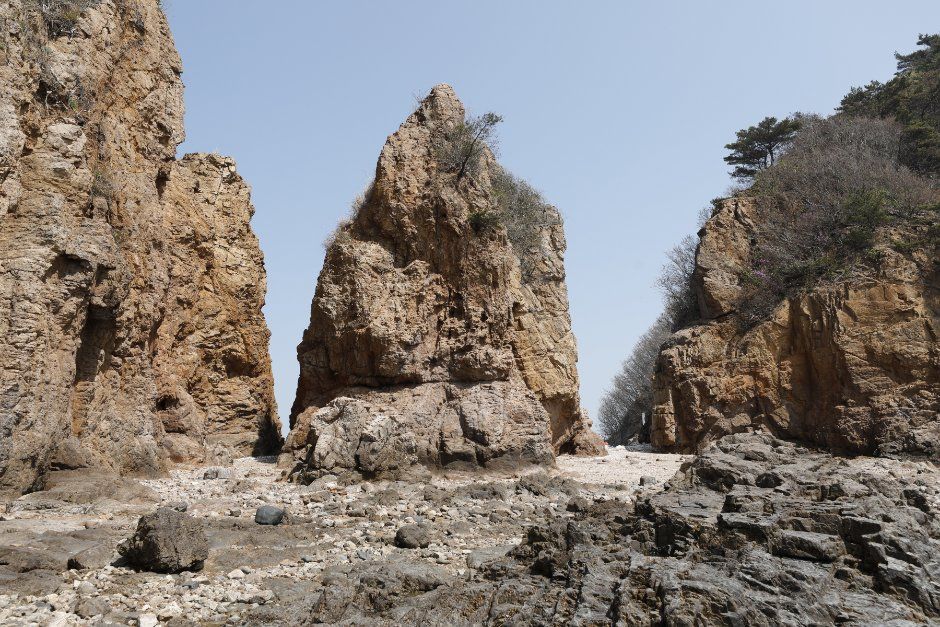 立波島 紅巌