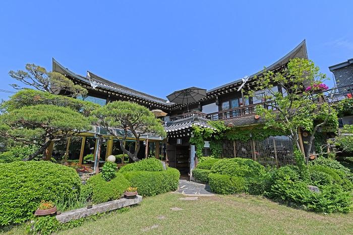 Hanok Village Hwangto Pension 1