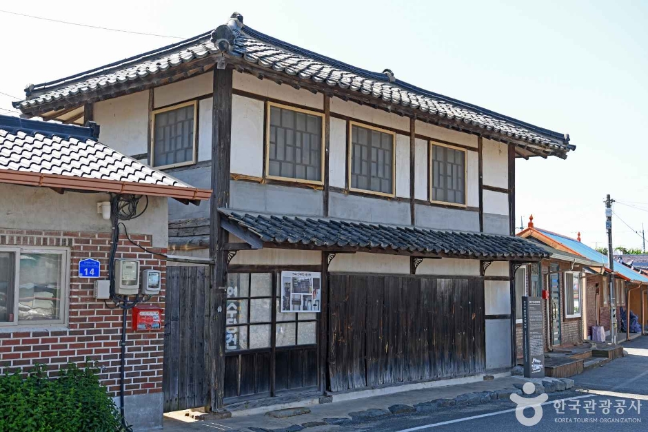 Gangkyeong Former Yeonsudang Herbal Pharmacy