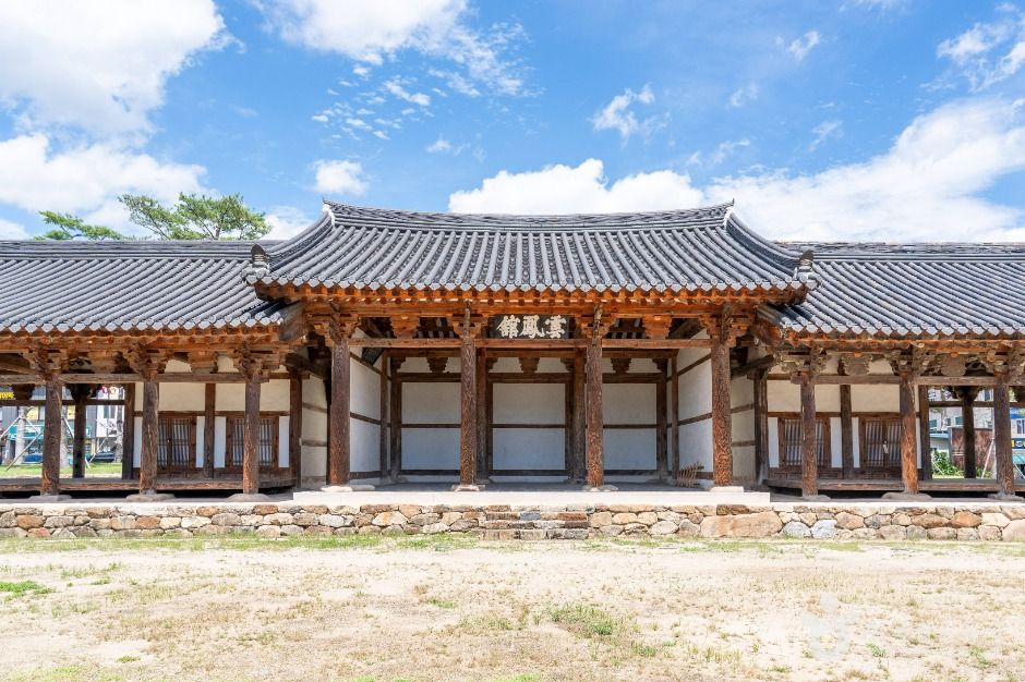 雲峰館