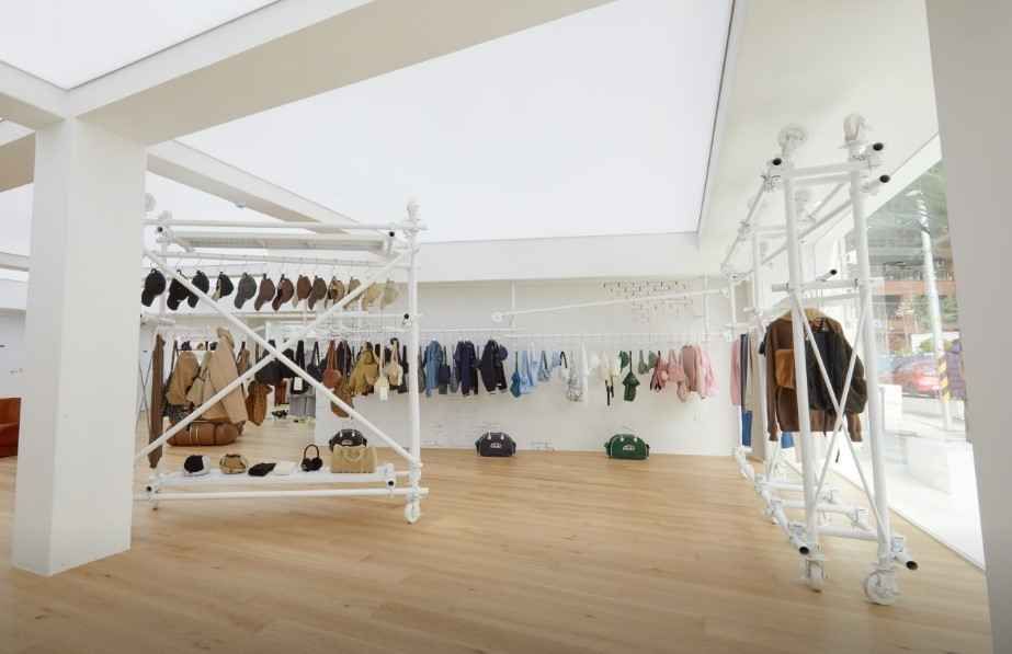 EMIS Flagship Store Seongsu[Tax Refund Shop](이미스 플래그십 스토어 성수)