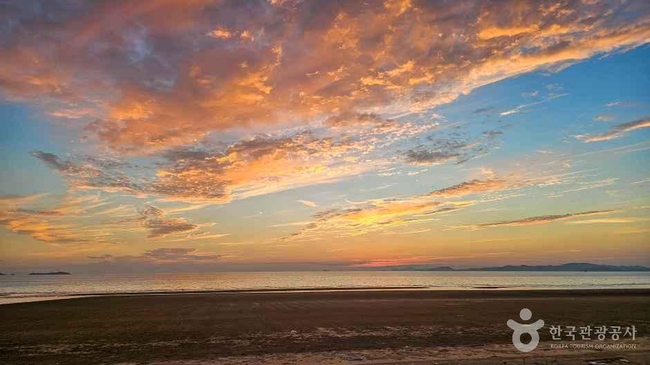 A Panoramic Sunset Dipping below Dalsanpo Beach