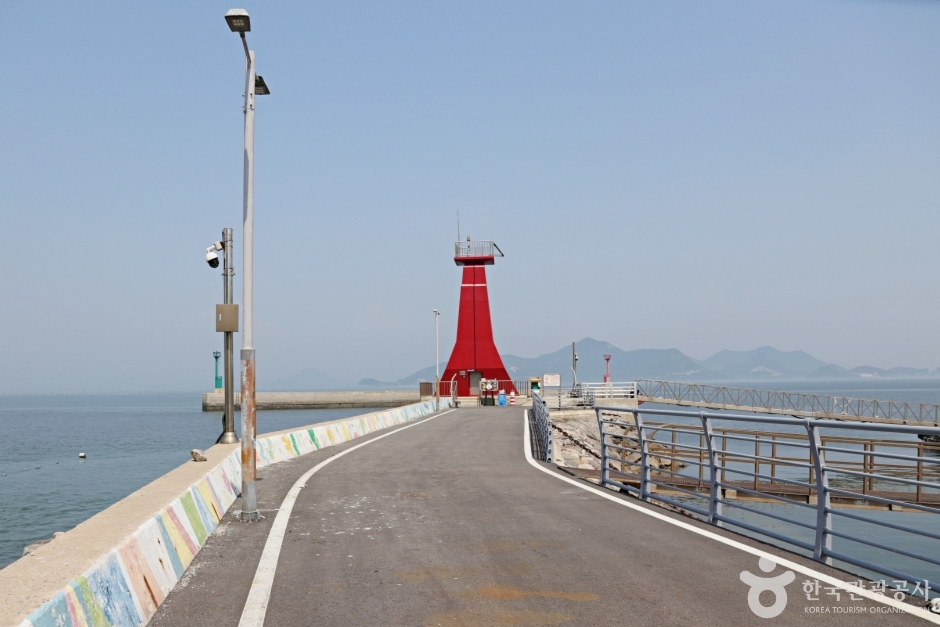 仙遊島港防波堤灯台