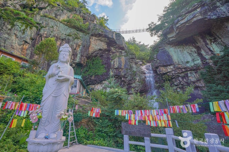 Gujeolsan Waterfall Hermitage