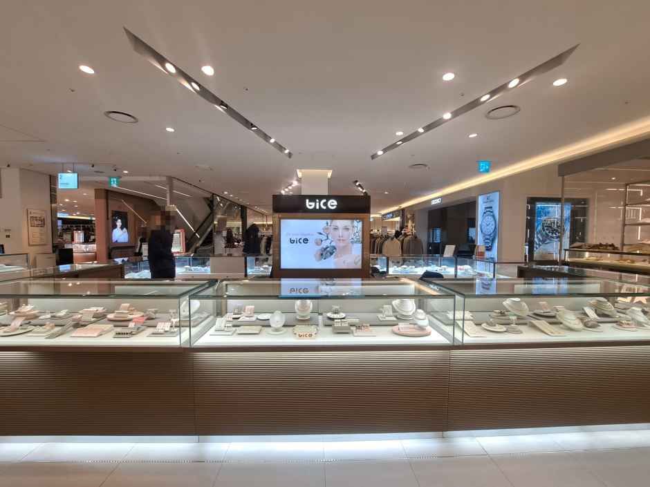[事后免税店]DAKS 现代百货商店新村店