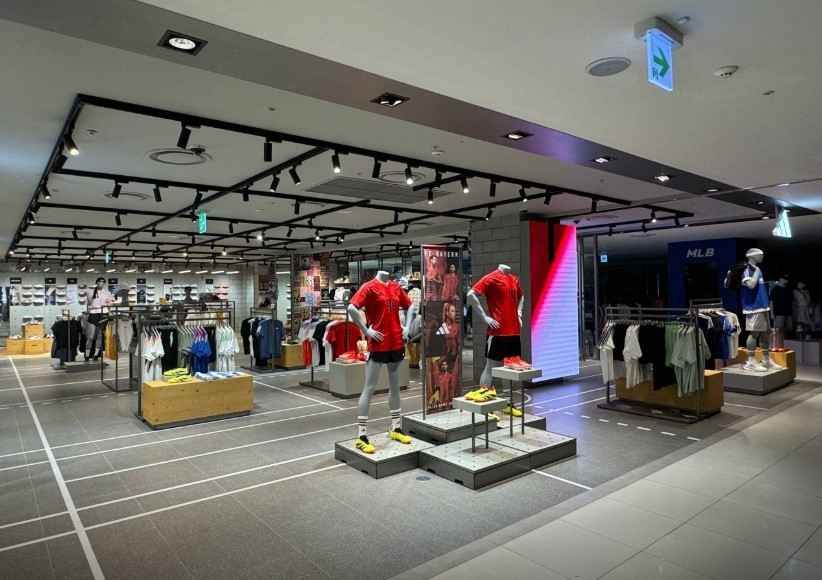 [事後免税店] adidas（アディダス）・コネクト現代チョンジュ（淸州）店(아디다스 퍼포먼스 롯데백화점 일산점)