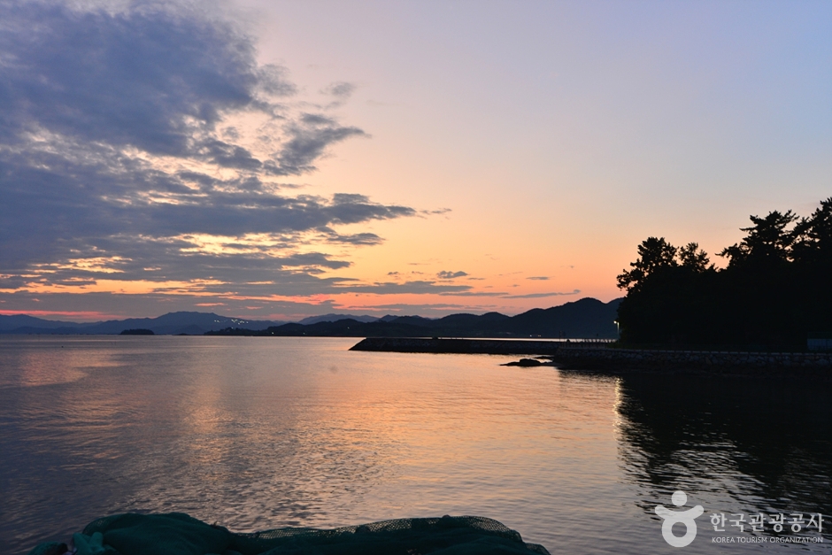 Yeosu Tidal Flat Sunset Village