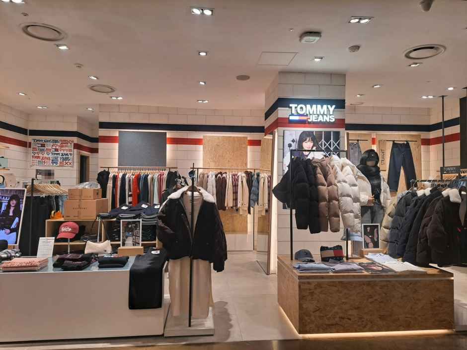 Tommy Jeans Hyundai Department Store Sinchon Branch [Tax Refund Shop](타미진 현대백화점 신촌점)