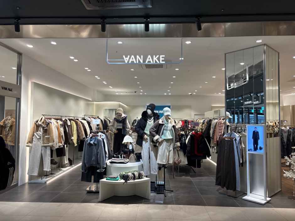 Van Eyck Lotte Premium Outlets East Busan Branch