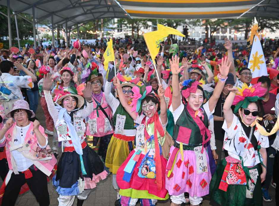 Eumseong Pumba Festival (음성품바축제)