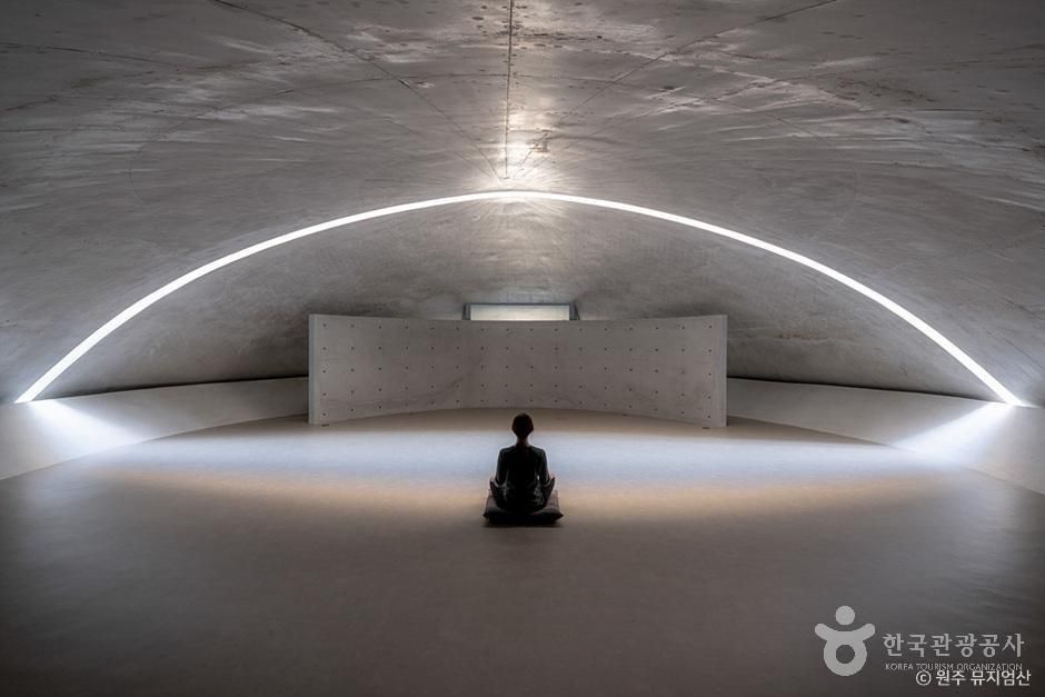 Meditation Hall inside the MuseumⓒMuseum SAN