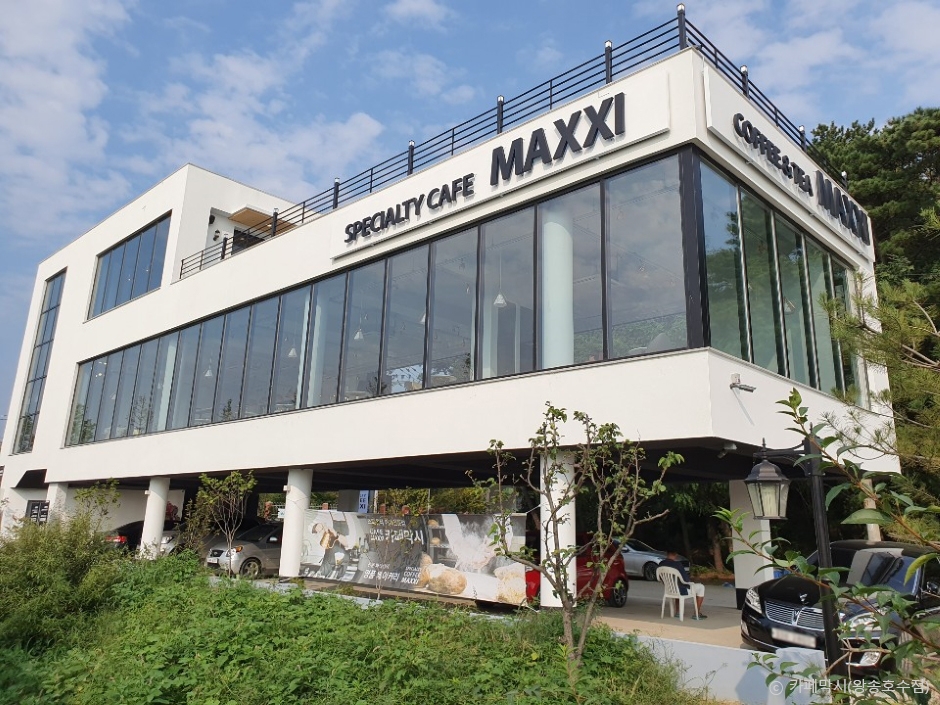 カフェマクシ 王松湖店