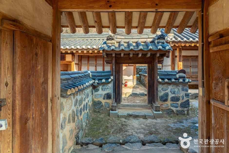 이항로선생 생가