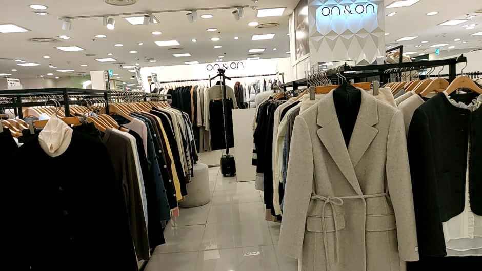 On & On NewCore Outlet Pyeongchon Branch