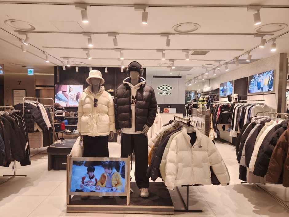 Umbro - LOTTE Department Store Yeongdeungpo Branch [Tax Refund Shop] (엄브로 롯데백화점 영등포점)