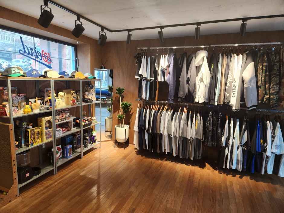 Weird World [Tax Refund Shop](위얼드월드)