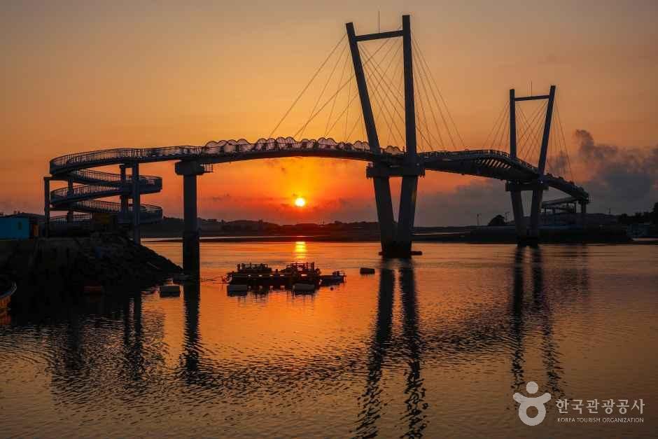 Sunset at Baeksajang Port