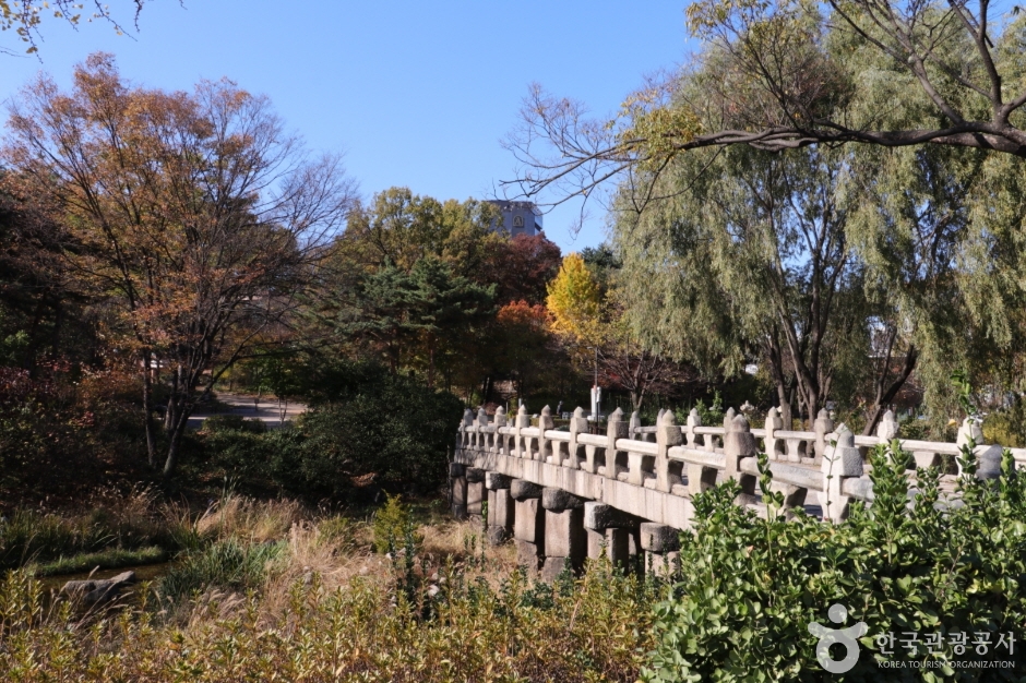 獎忠壇公園