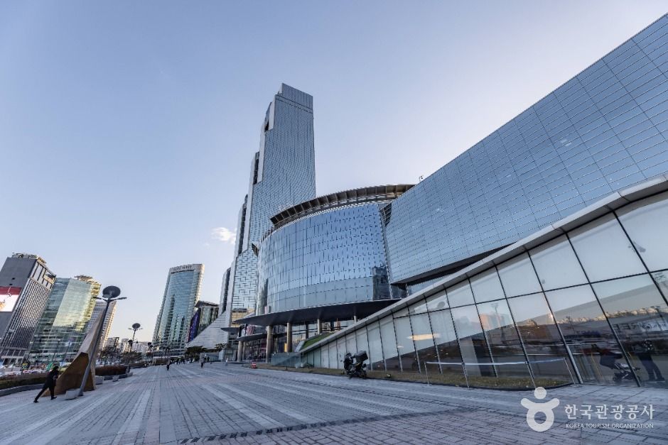 COEX East Plaza