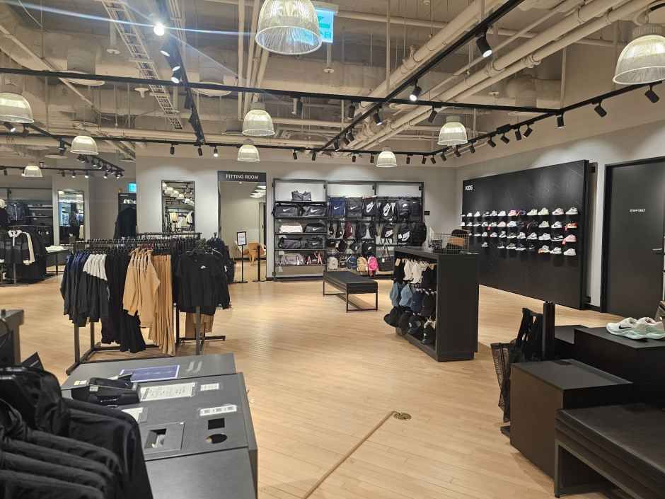 Nike 乐天购物中心 光明店