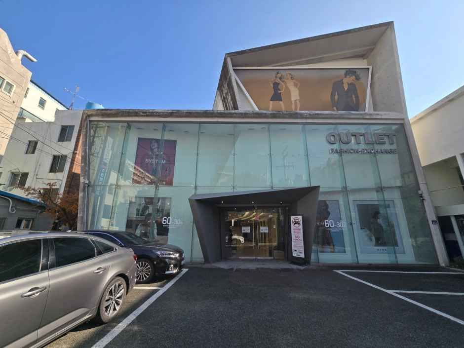 LATT HANDSOME Outlet F/X Pusan National Univ.Branch [Tax Refund Shop](한섬 아울렛 FX 부산대점 래트)