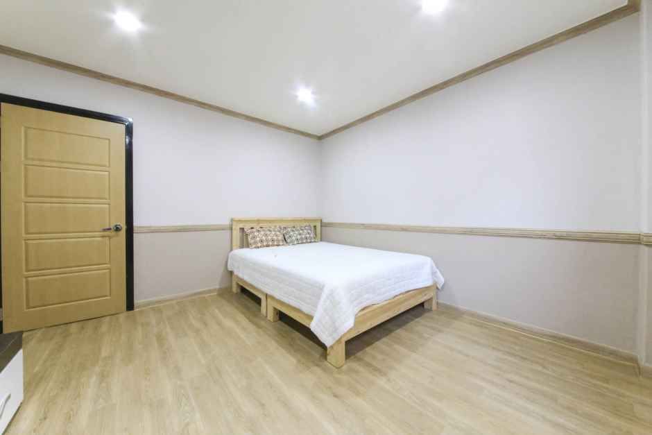보령_대천리조텔_투룸(침대) (2).jpg