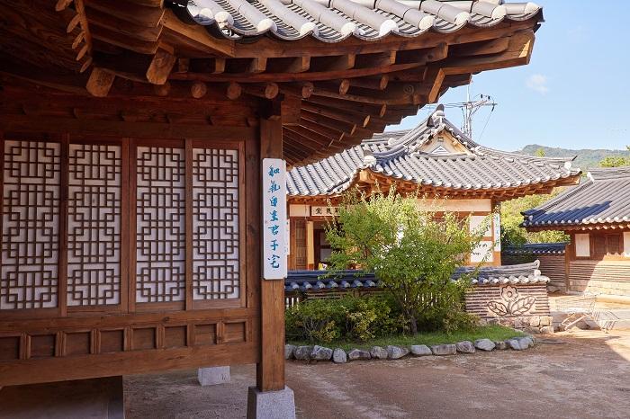 Hanok built in the form of a house for aristocrats