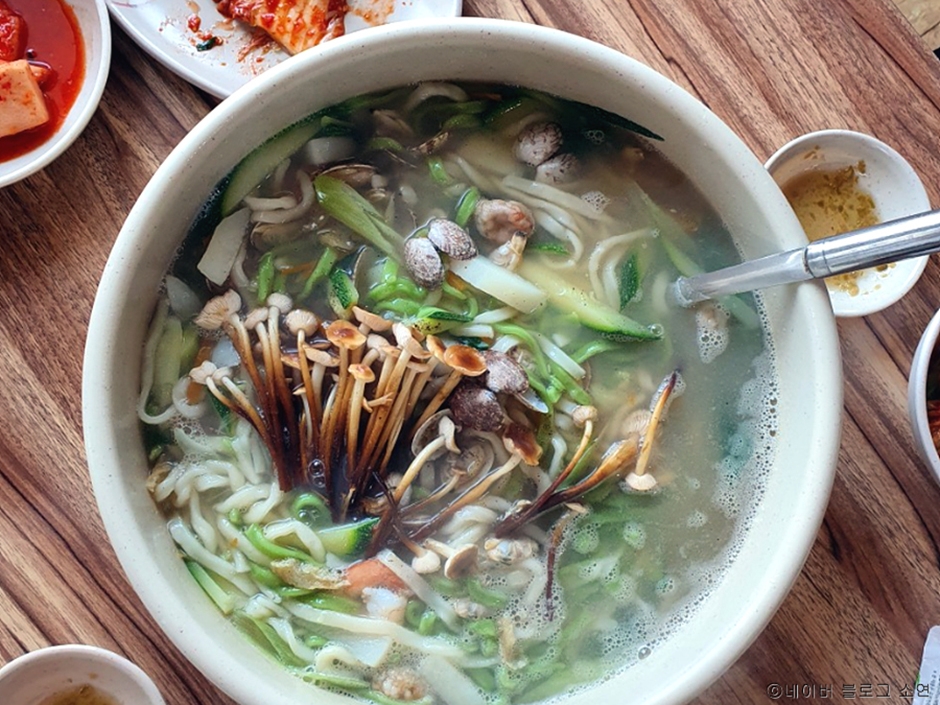 シム・エソン海物刀切麺