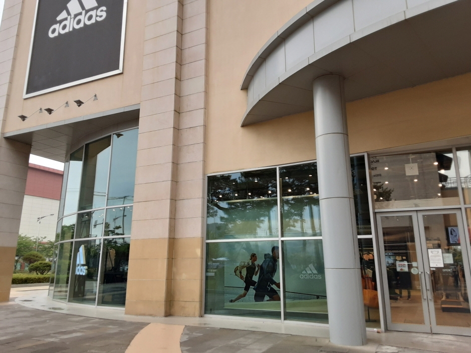 事後免税店 Adidas アディダス ロッテアウトレットキムヘ 金海 店