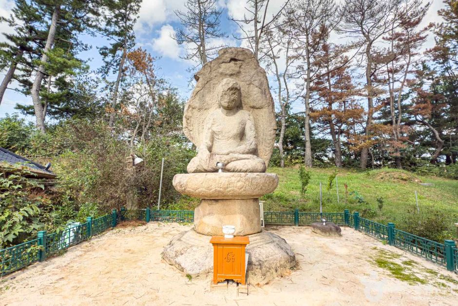 霊芝石仏坐像