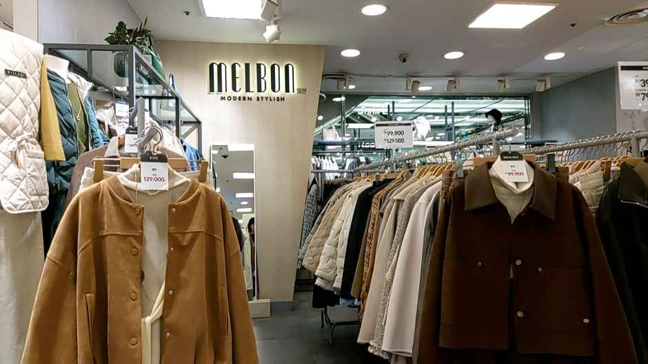 メルボン ニューコアアウトレット 坪村店