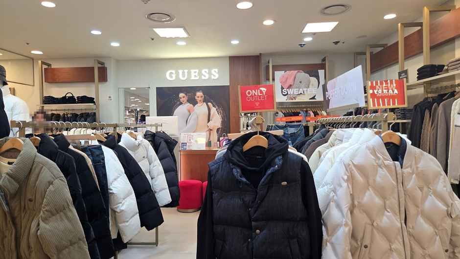[事後免税店]GUESSジーンズ・2001アウトレットチュンゲ（中渓）店(게스진 2001아울렛 중계점)