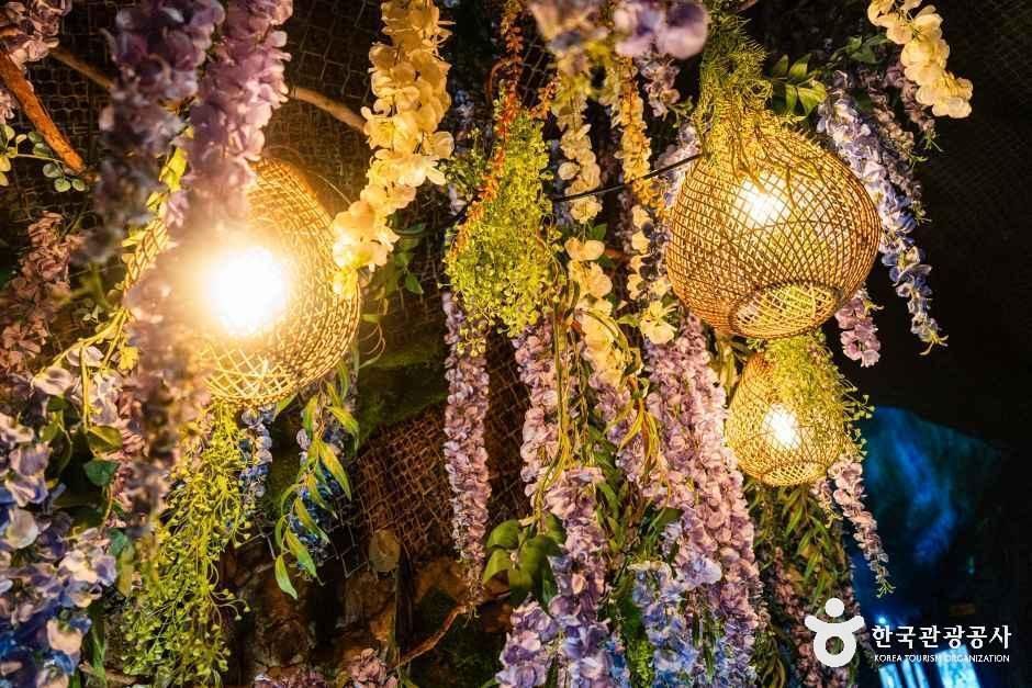 장령산자연휴양림 숲속동굴