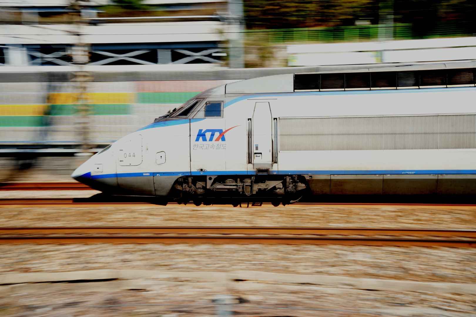スピード感ある流し撮りにも絶好のロケーション（KTX)