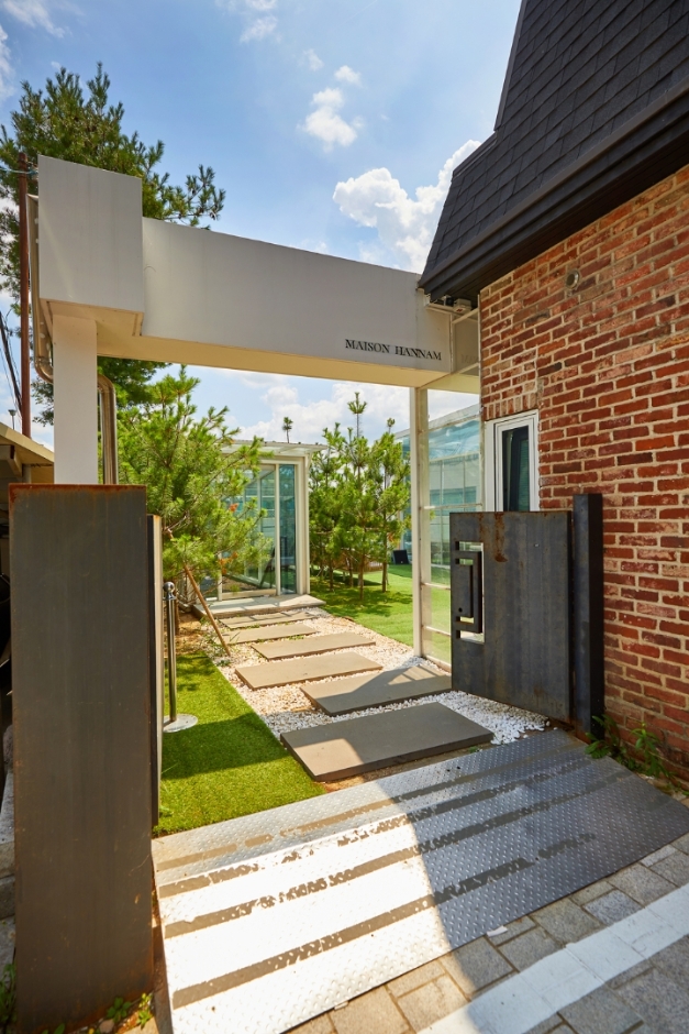 MAISON HANNAM