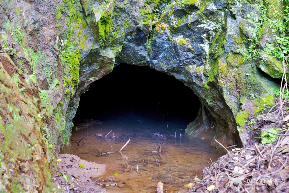 Jecheon Jeommal Cave Site