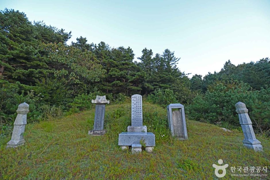 春川韓白録墓域