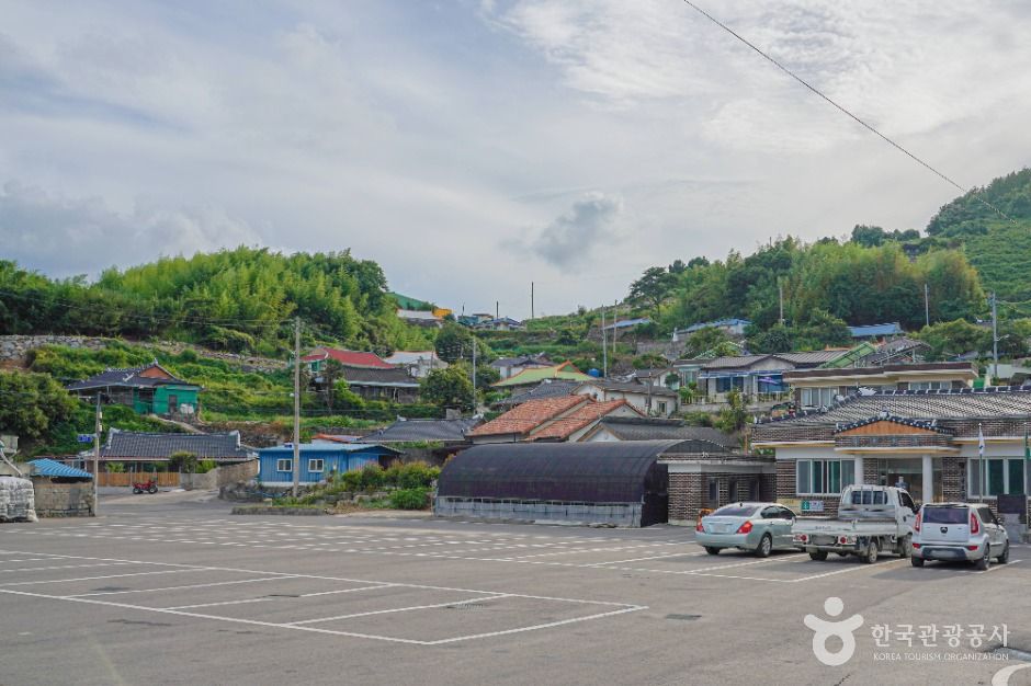 Byeolnaro Village