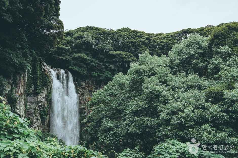 嗯土瀑布