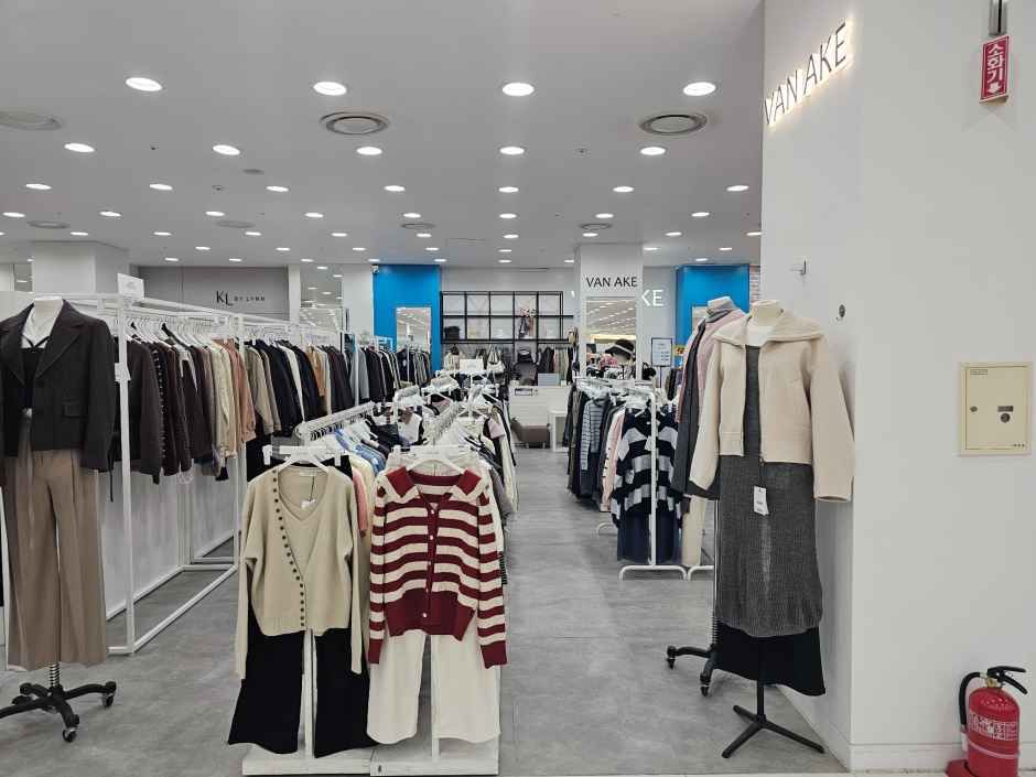 ファン・エイク モダアウトレット 仁川店