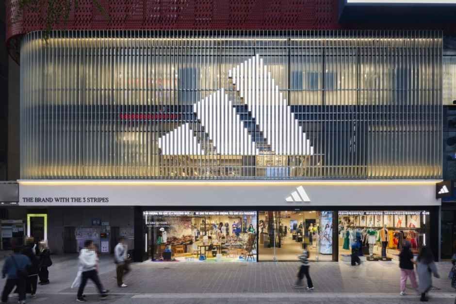 adidas Hongdae Brand Center [Tax Refund Shop]