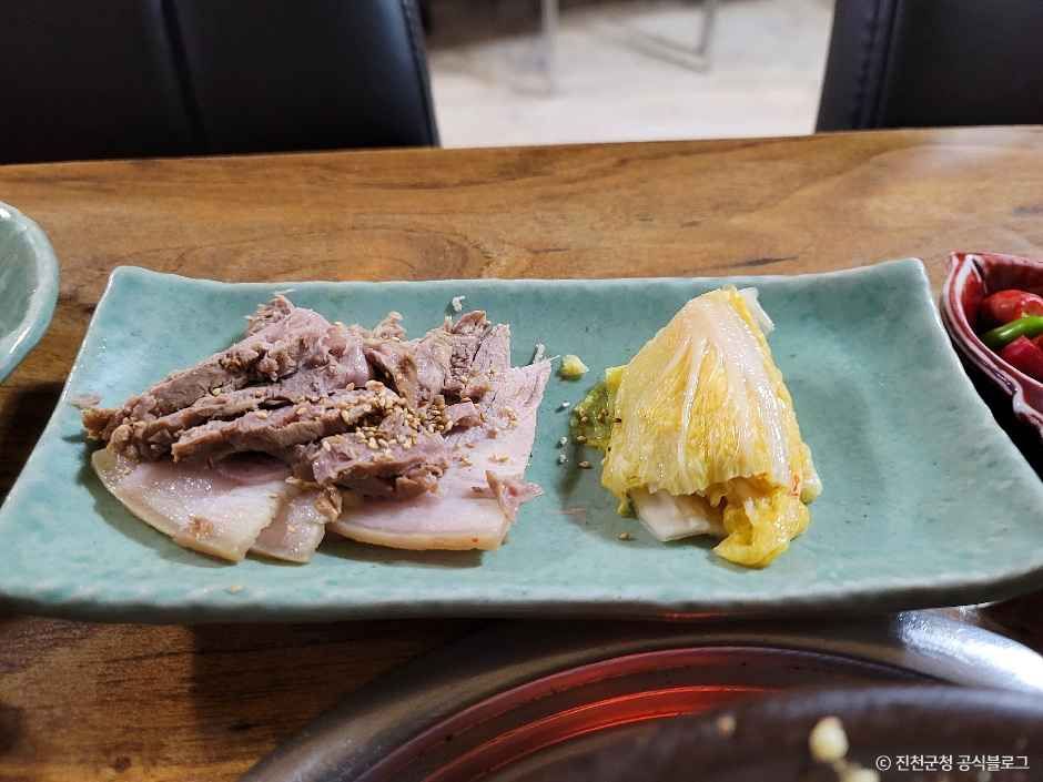 진천_농민쉐프의묵은지화련 (3).jpg