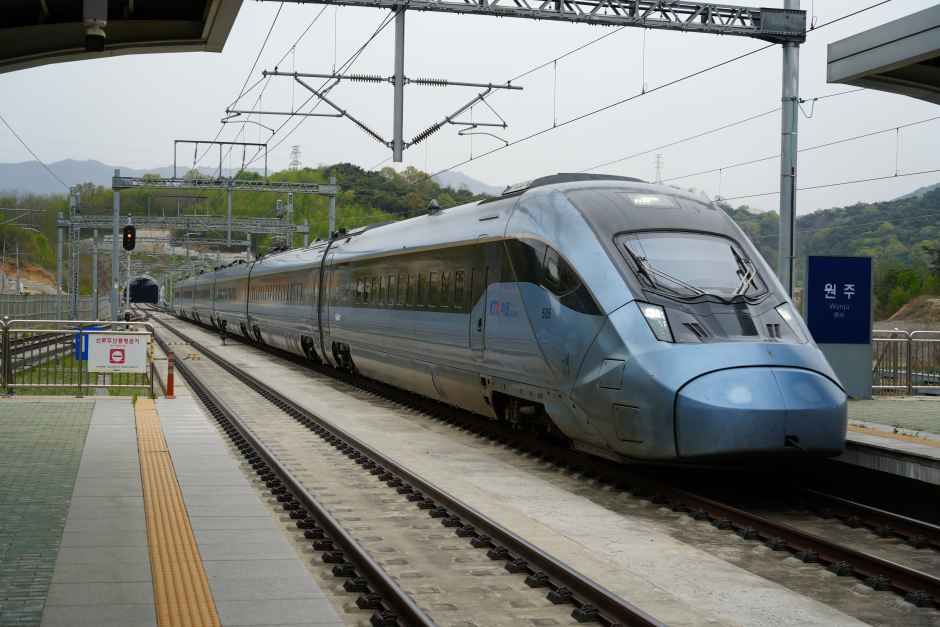 釜田発清凉里行きKTX-イウム706号