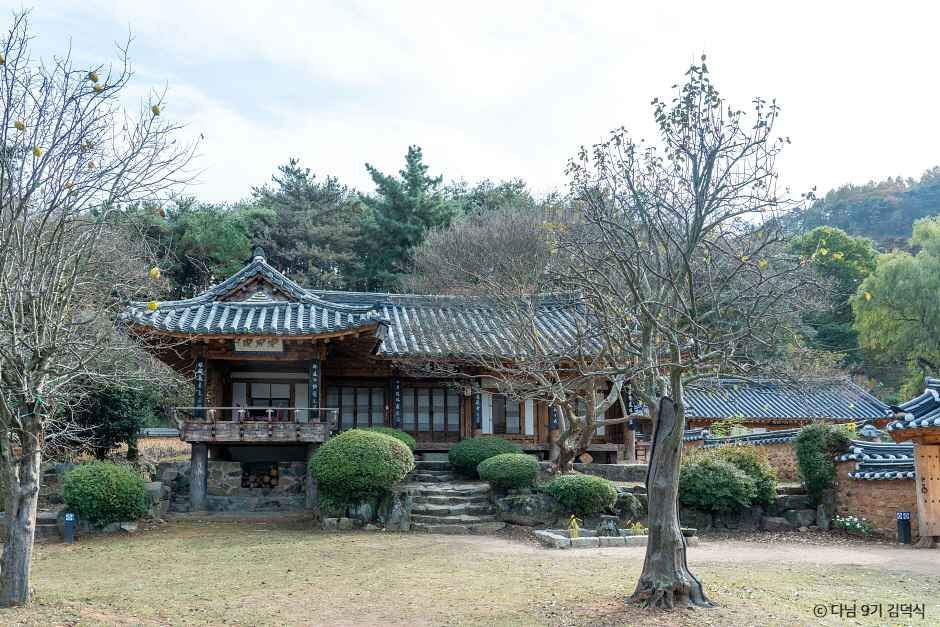 Miryang Oyeonjeong Pavilion
