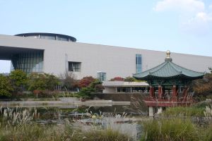 国立中央博物館（국립중앙박물관）
