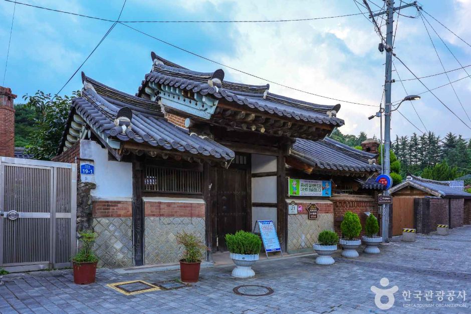 Lee Jang-woo's House