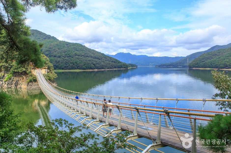 Hwanggeumbit Suspension Bridge