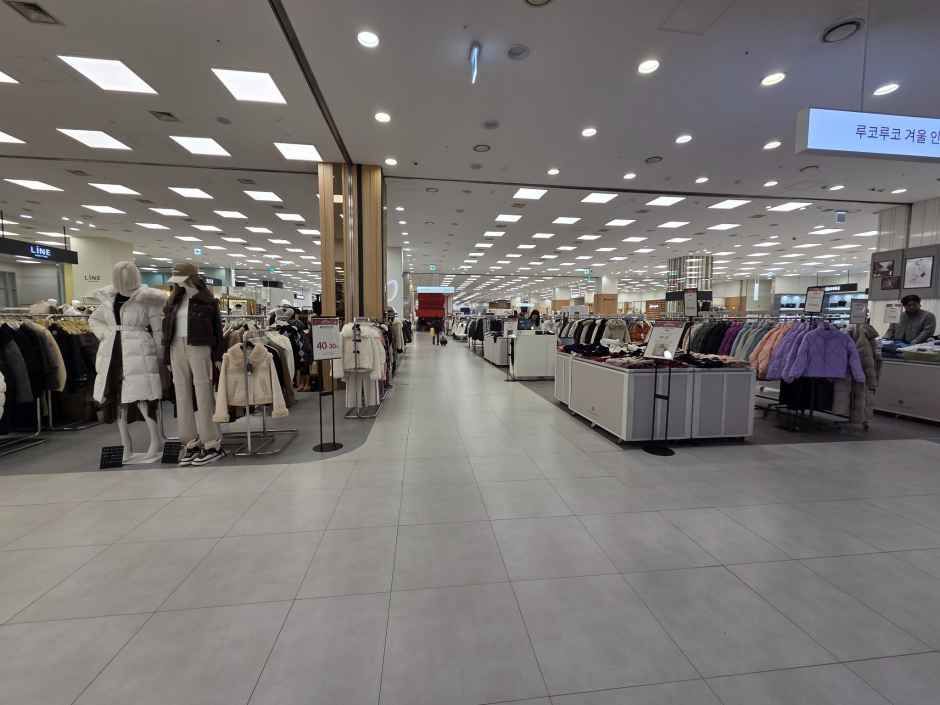 Lotte Outlets - Goyang Terminal Branch [Tax Refund Shop](롯데아울렛 고양터미널점)